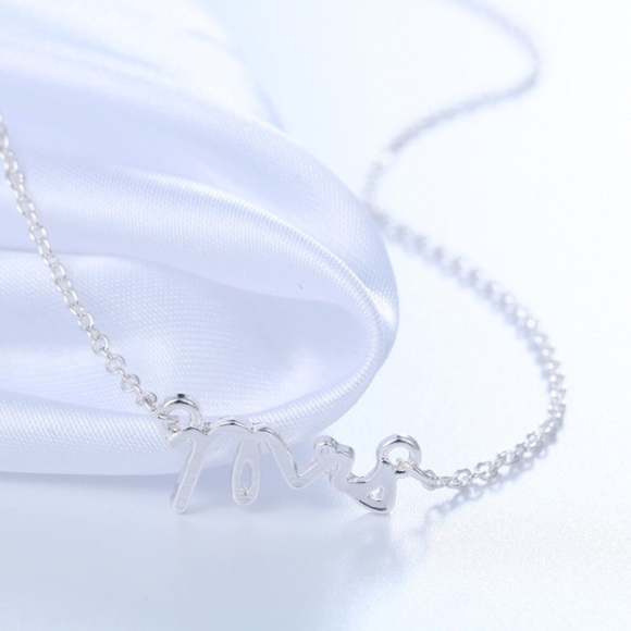 “Mrs” necklace - Picture 3 of 5
